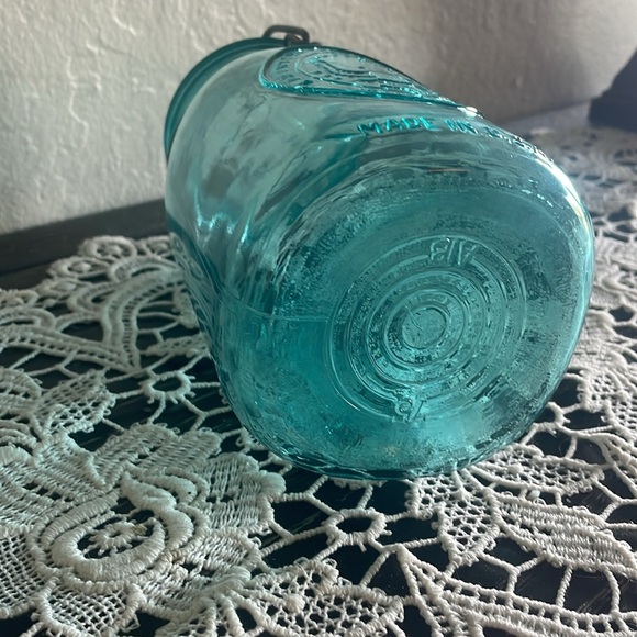 Vintage blue Ball Ideal mason jar with wire closure - Picture 4 of 4
